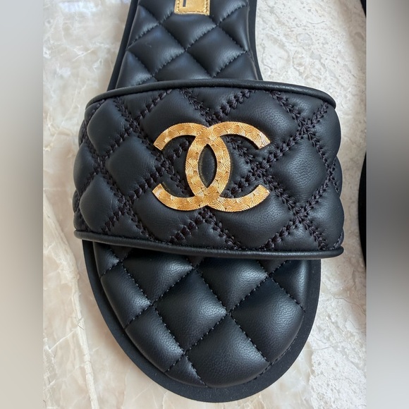 Chanel Slide Sandals Quilted Lambskin Size 38 - Picture 4 of 14